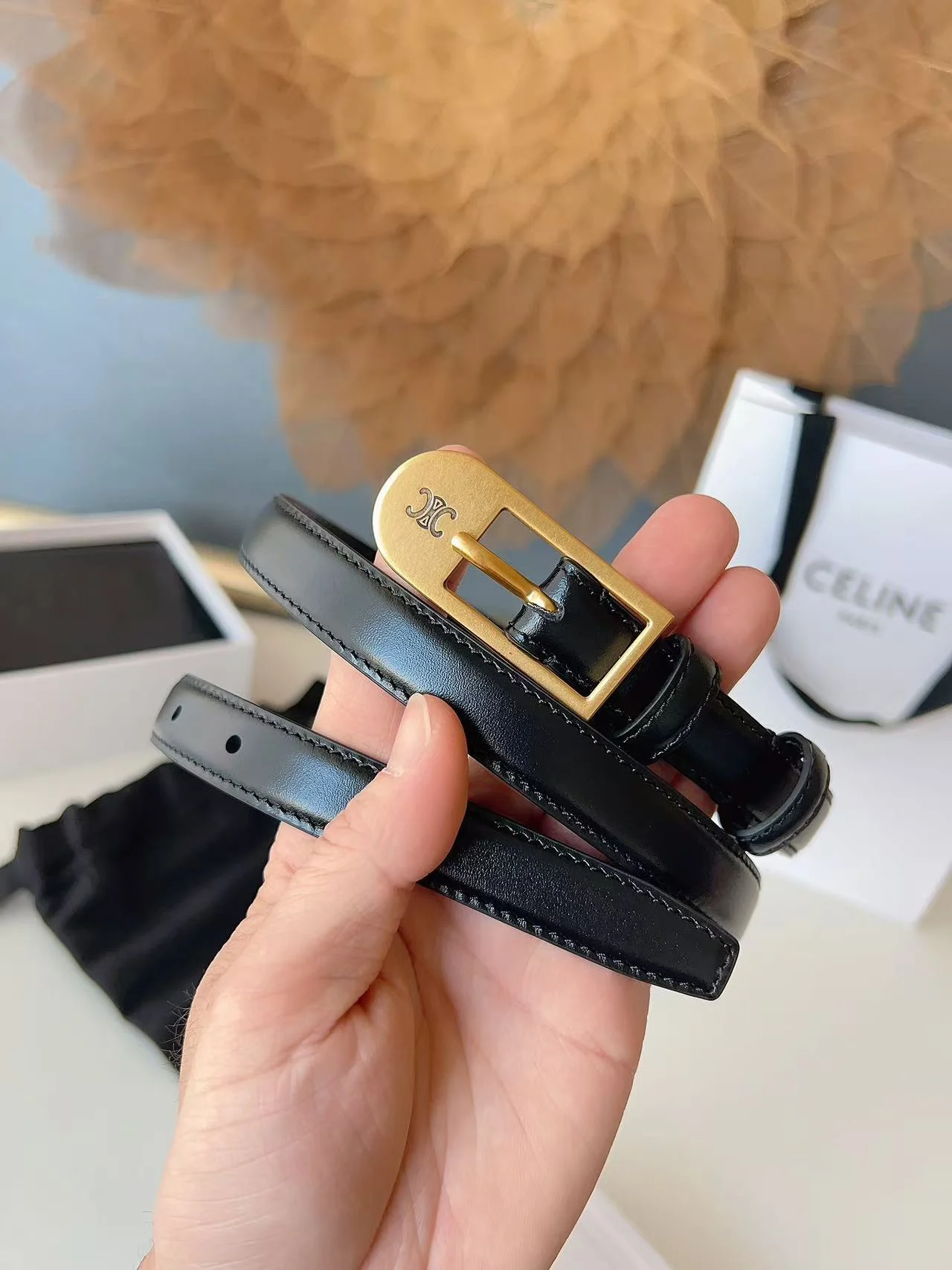 原单赛琳皮带|高仿赛琳皮带|精仿赛琳皮带|一比一赛琳皮带<p>-赛琳 意大利原厂皮料女士腰带 尺寸1.8CM 进口炉内五金并非市场iT水调五金 所见所得</p>