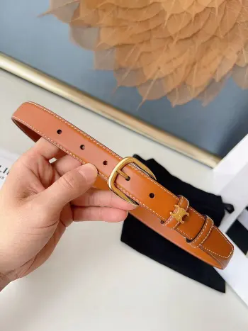 <p>-赛琳 女士腰带 双面采用牛皮革 金属饰面 针扣搭配标志性五金配饰 双面腰带 宽度 2.5cm</p>