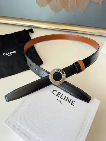 <p>-赛琳 CELINE 凯旋门家新 ALIX 中号25毫米双面腰带 采用牛皮革 金属饰面 可拆卸椭圆形搭扣 双面腰带 TRIOMPHE双面饰钉.</p><p>宽度 2.5cm</p>