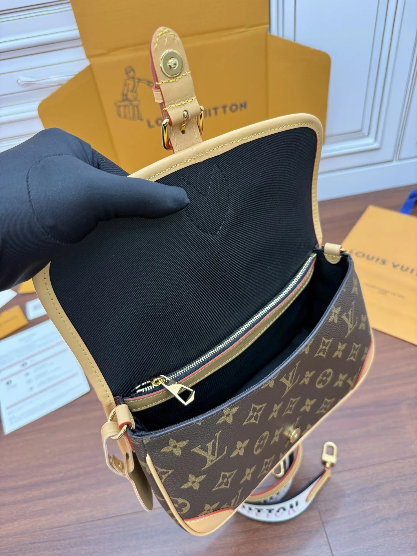 LVM45985 进口菱形手袋 女士斜挎包 - 细节图 6