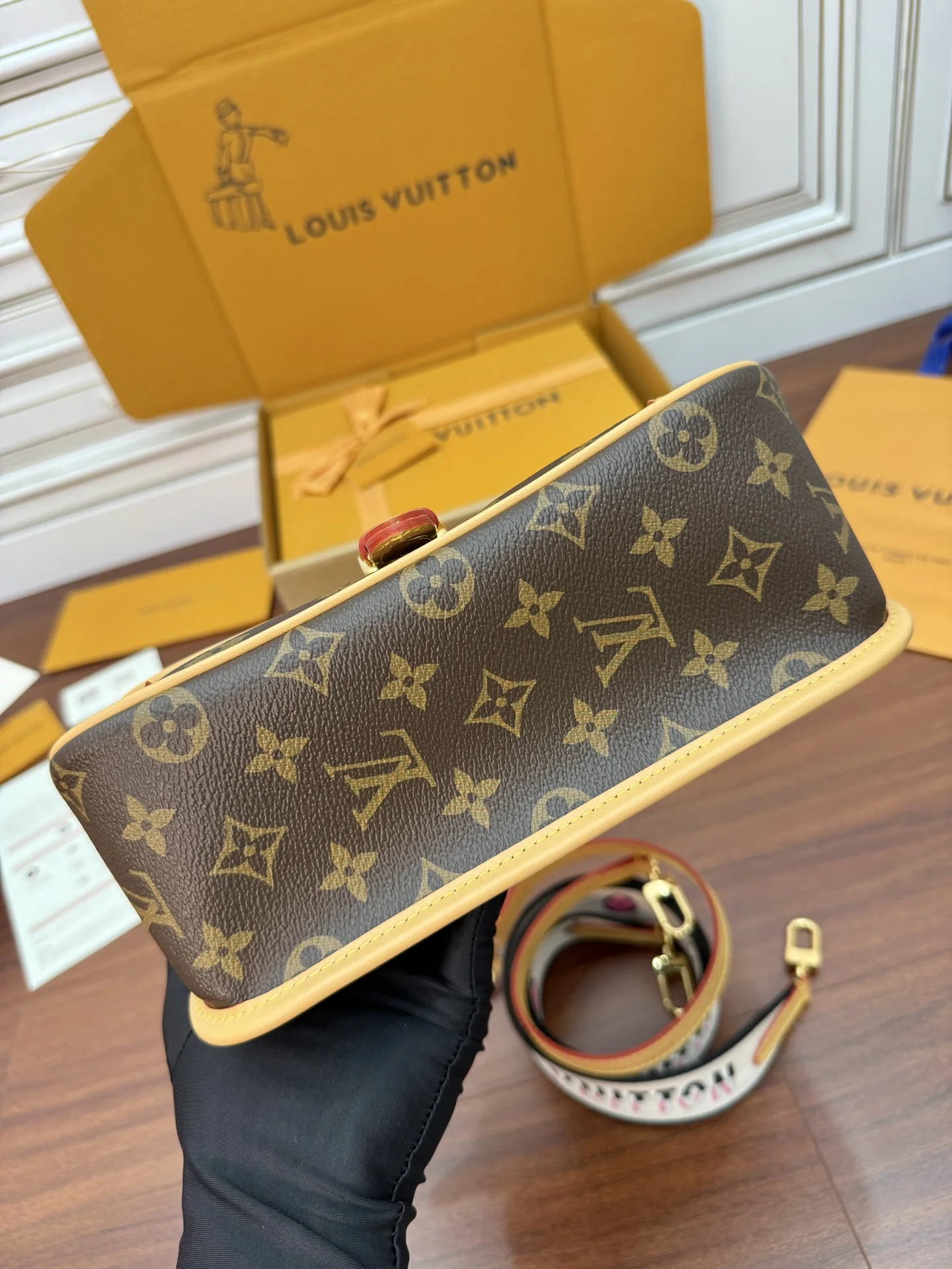 LVM45985 进口菱形手袋 女士斜挎包 - 细节图 9