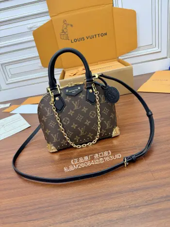 <p>独家(正品原厂进口皮)首发型号 M26084私品 163动态UID  进口菱形面料  品质和材料第九次再次升级 专柜同步 动态电子芯片 礼品袋 保护纸 铜版电子标签 合格证 皮料是正品代工厂意大利A级树膏皮 私品 是在于品质 五金 面料 手工 油边 是A级出品 拍摄图跟产品一致</p>