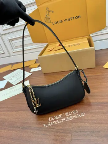 <p>独家(正品原厂进口皮)首发型号 M25525私品 163动态UID  进口菱形面料  品质和材料第九次再次升级 专柜同步 动态电子芯片 礼品袋 保护纸 铜版电子标签 合格证 皮料是正品代工厂意大利A级树膏皮 私品 是在于品质 五金 面料 手工 油边 是A级出品 拍摄图跟产品一致</p>