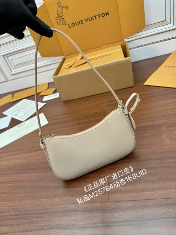 <p>独家(正品原厂进口皮)首发型号 M25784私品 163动态UID  进口菱形面料  品质和材料第九次再次升级 专柜同步 动态电子芯片 礼品袋 保护纸 铜版电子标签 合格证 皮料是正品代工厂意大利A级树膏皮 私品 是在于品质 五金 面料 手工 油边 是A级出品 拍摄图跟产品一致</p>