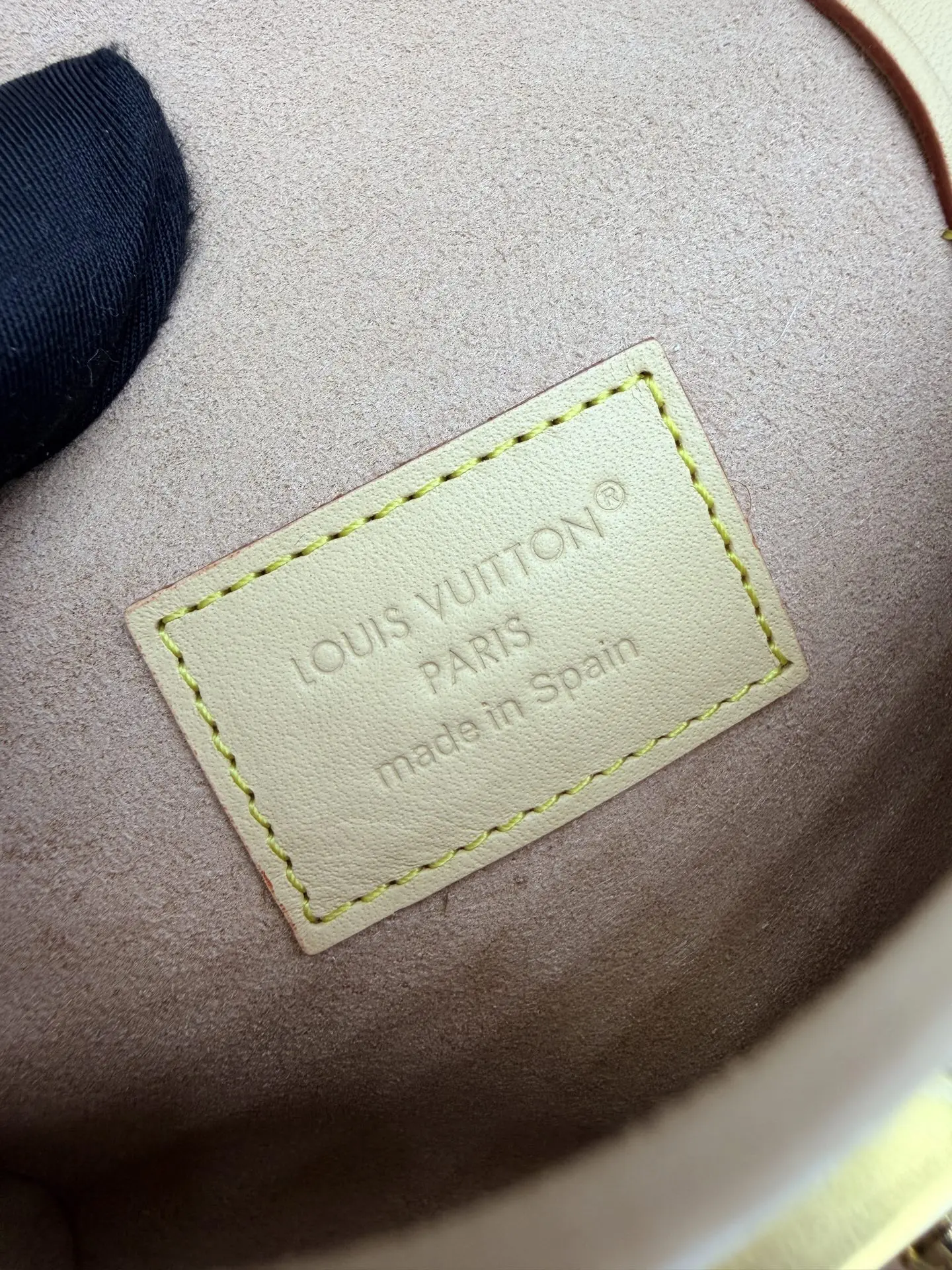 Louis Vuitton M4871Z All-Steel Wallet Women s Crossbody Wallet - Detail view 7