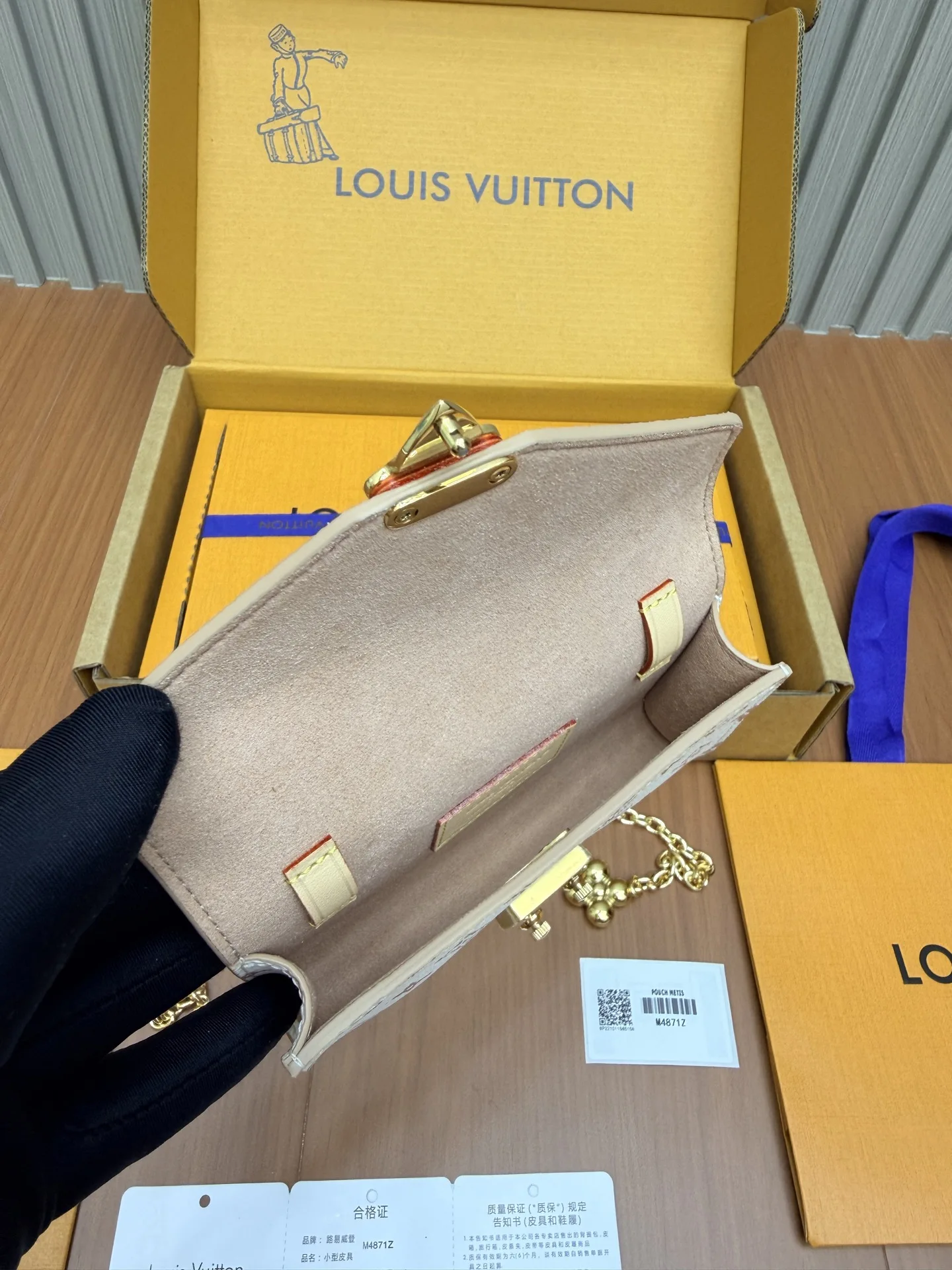 Louis Vuitton M4871Z All-Steel Wallet Women s Crossbody Wallet - Detail view 8