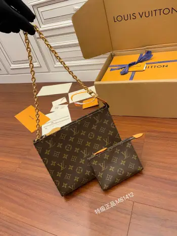 <p>独家首发型号 M81412特级加强版 品质提升.专柜同步电子芯片内码 礼品袋 保护纸 铜版电子标签 合格证 皮料是正品代工厂意大利A级皮料 特级正品 :所谓的特级正品 是在于品质 五金 面料 手工 油边 A级出品 拍摄图跟产品一致</p>