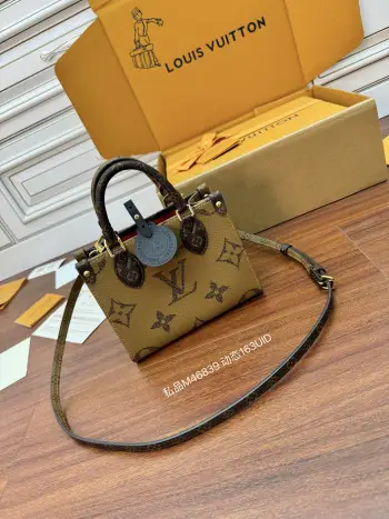 <p>独家163首发型号 M46839私品 163动态UID  进口菱形面料  品质第九次升级 进口原厂皮 专柜同步 动态电子芯片 礼品袋 保护纸 铜版电子标签 合格证 皮料是正品代工厂意大利A级树膏皮 私品 :所谓的私品 是在于品质 五金 面料 手工 油边 A级出品 拍摄图跟产品一致</p>