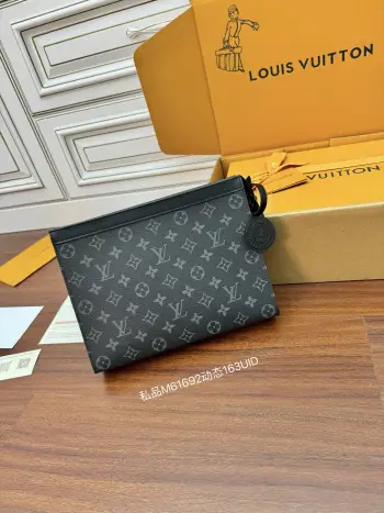 <p>独家163首发型号 M61692私品 163动态UID  进口菱形面料  品质第九次升级 进口原厂皮 专柜同步 动态电子芯片 礼品袋 保护纸 铜版电子标签 合格证 皮料是正品代工厂意大利A级树膏皮 私品 :所谓的私品 是在于品质 五金 面料 手工 油边 A级出品 拍摄图跟产品一致</p>