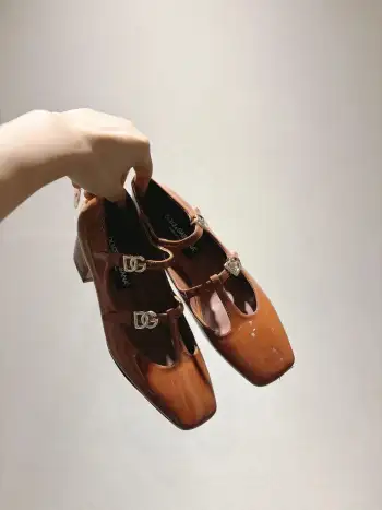 小方头新款真皮大底皮鞋 女士皮鞋