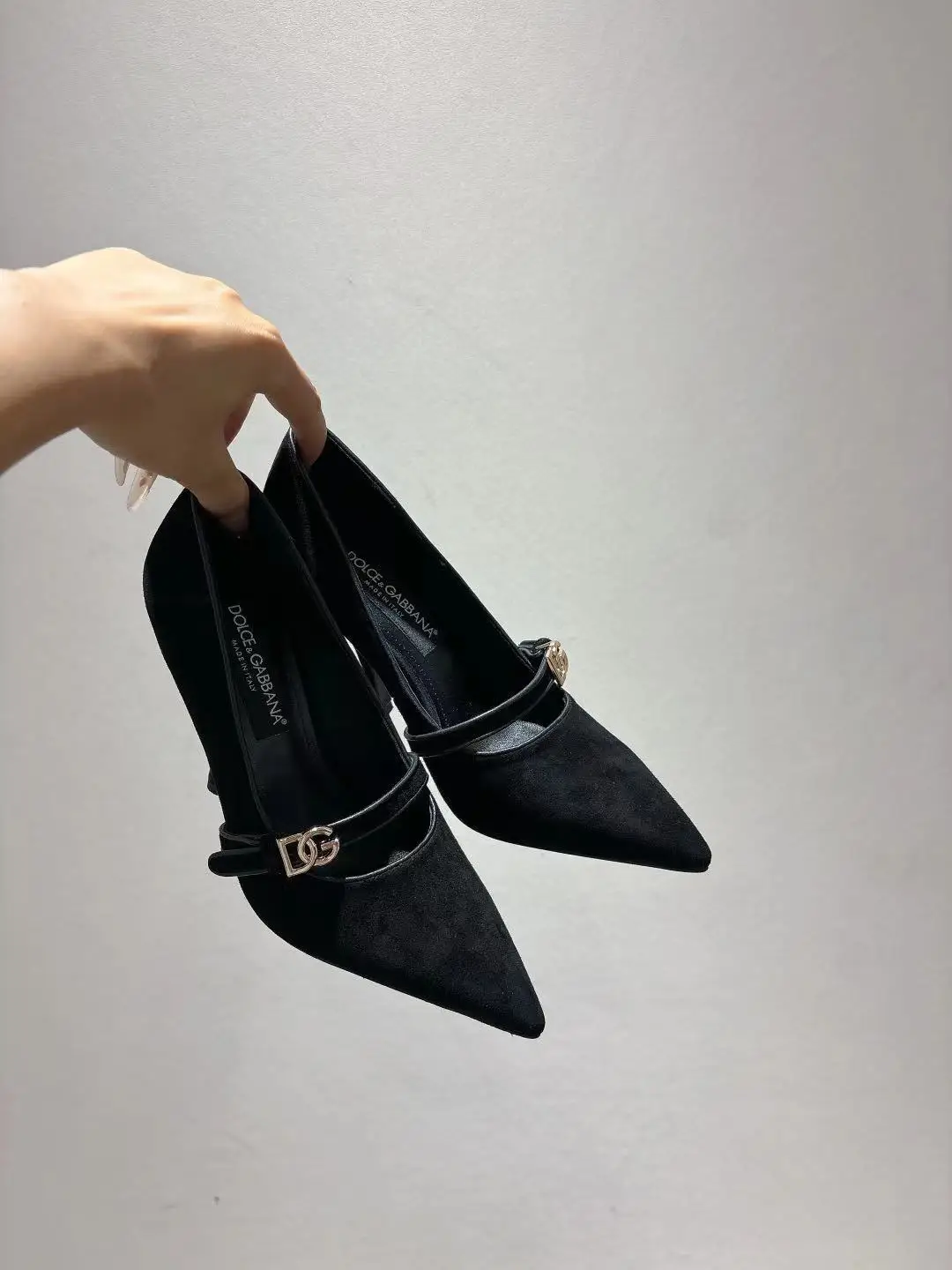 原单DG女鞋|高仿DG女鞋|精仿DG女鞋|一比一DG女鞋<p> dG尖头新款 35-42码数真皮大底 牛皮面 羊皮内里垫脚 跟高6.5cm 10cm</p>