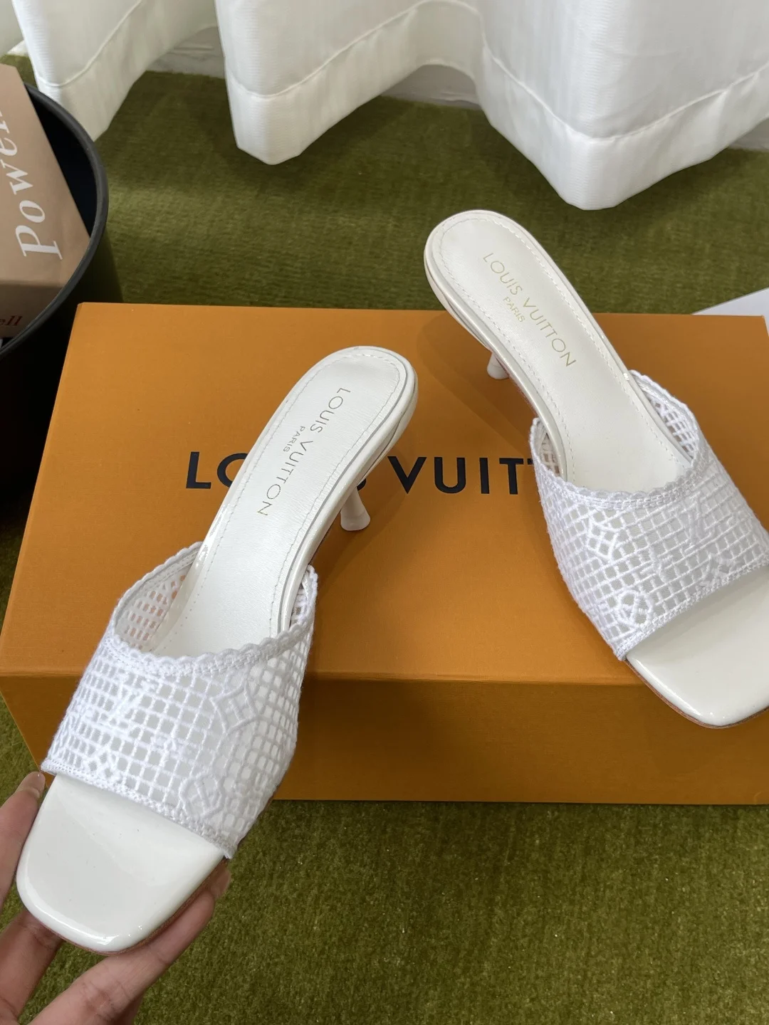 LV绣花布 小猫跟 凉拖鞋 女士凉拖鞋 - 细节图 3