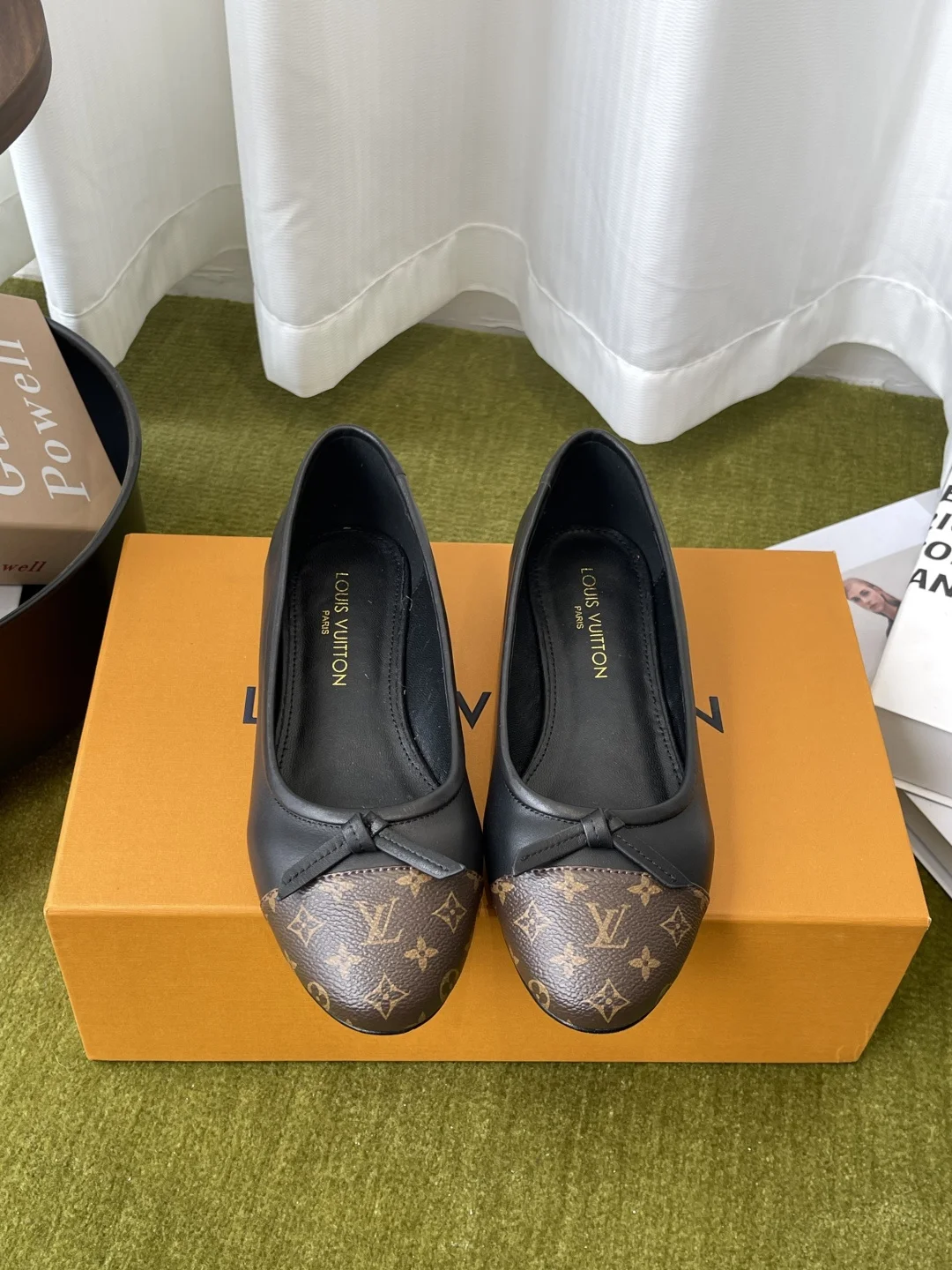 原单LV女鞋|高仿LV女鞋|精仿LV女鞋|一比一LV女鞋<p>Louis Vuitton 路易威登 26Bella春夏最新款 玛丽珍单鞋 </p><p> 简约精致高级感满满 尽显优雅气质 上脚超好看 拉满了夏日美鞋 经典Monogram花卉字母图案 辨识度超高 复古又时髦平底设计 日常通勤 舒适好穿</p><p>鞋面原版定制牛皮</p><p>内里羊皮内里</p><p>意大利进口真皮大底 </p><p>码数 35-41 40 41定做不退换 </p>