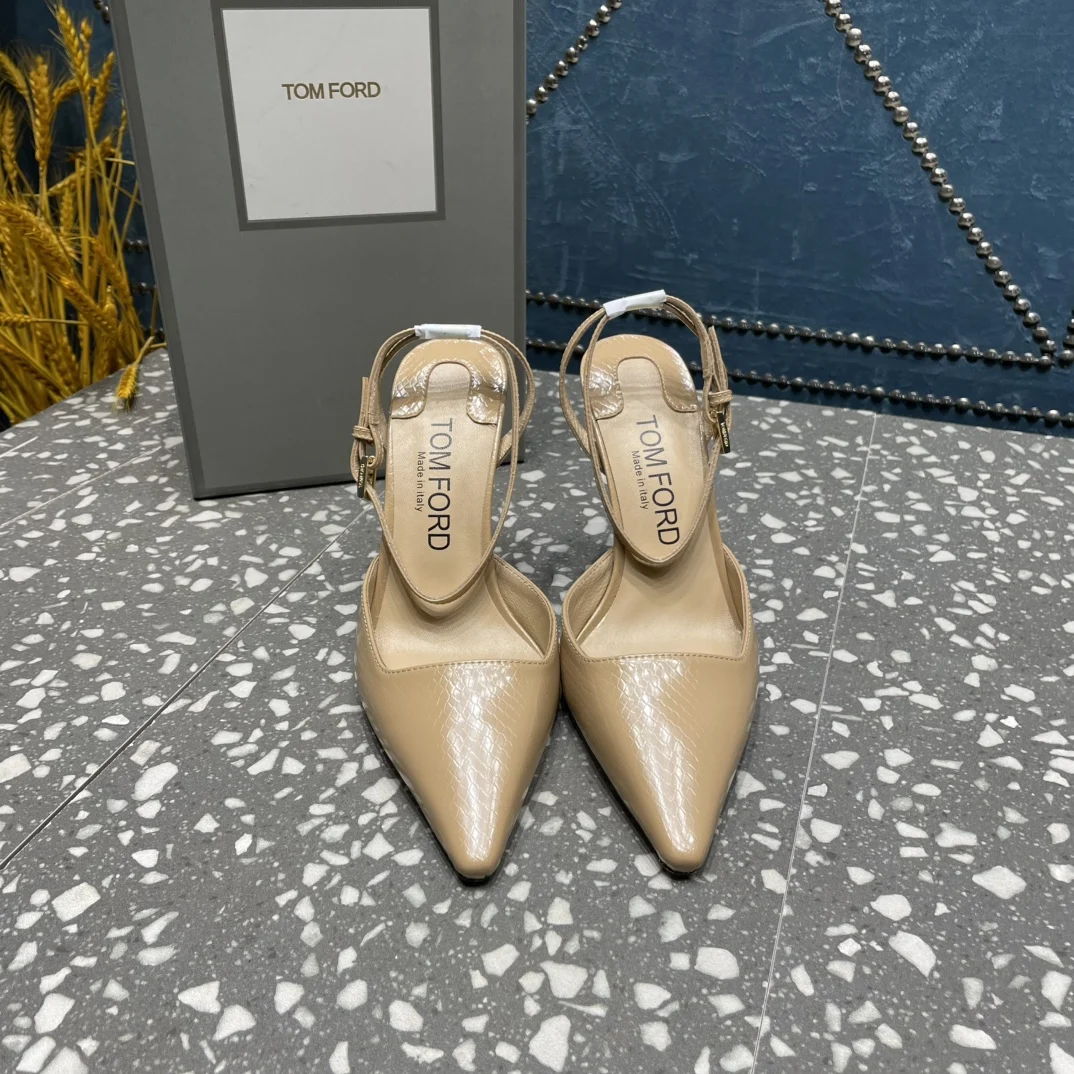 原单其他女鞋|高仿其他女鞋|精仿其他女鞋|一比一其他女鞋<p>TOM FORD汤姆福特新款 牛皮面料 羊皮内里垫脚</p><p>五金 原版定制1比 </p><p>跟高10.5cm</p><p>码数 35-42 40.41.42.定制</p>