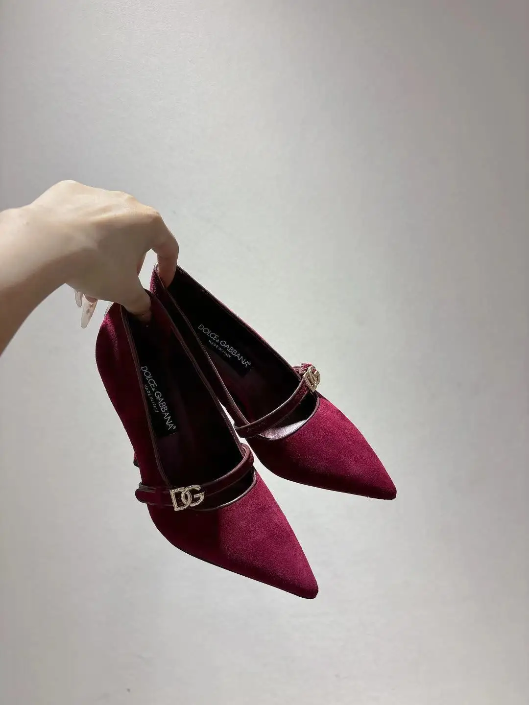 原单DG女鞋|高仿DG女鞋|精仿DG女鞋|一比一DG女鞋<p> dG尖头新款 35-42码数真皮大底 牛皮面 羊皮内里垫脚 跟高6.5cm 10cm</p>