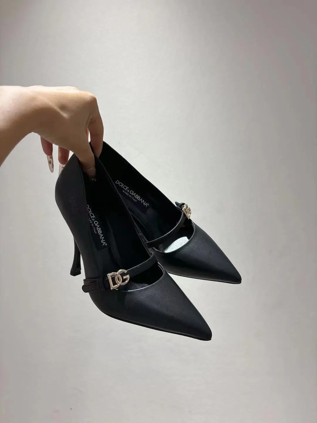 原单DG女鞋|高仿DG女鞋|精仿DG女鞋|一比一DG女鞋<p> dG尖头新款 35-42码数真皮大底 牛皮面 羊皮内里垫脚 跟高6.5cm 10cm</p>