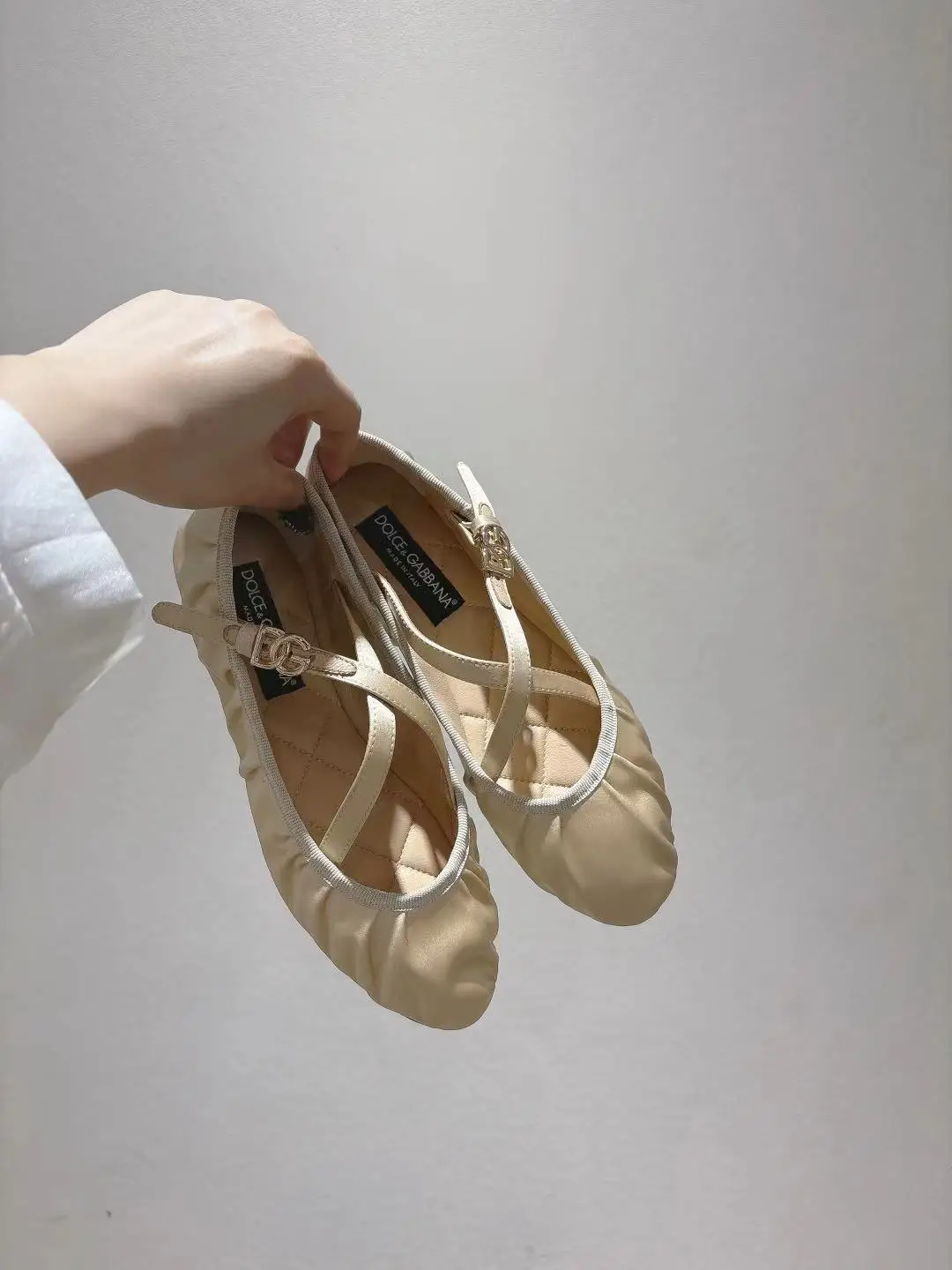 原单DG女鞋|高仿DG女鞋|精仿DG女鞋|一比一DG女鞋<p>D G新款跳舞鞋 真丝面料 内里垫脚羊皮 真皮内里 35-42码数 (35 42 码数定做不退不换)</p>
