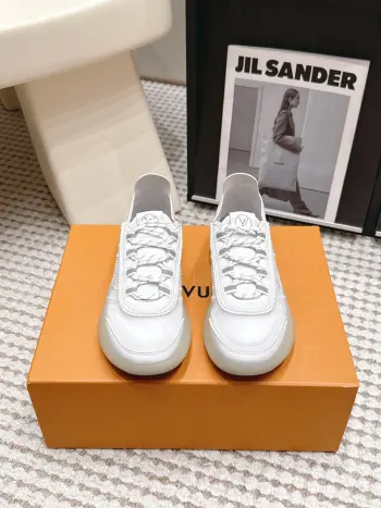 Couple s sports shoes Women s sports shoes