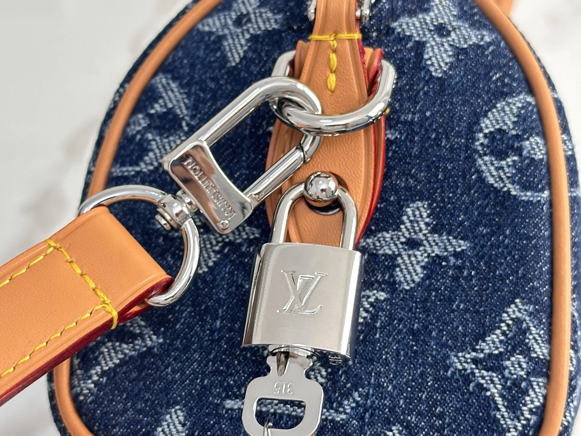 LVM27557 蓝色牛仔枕头包 女士斜挎包 - 细节图 6