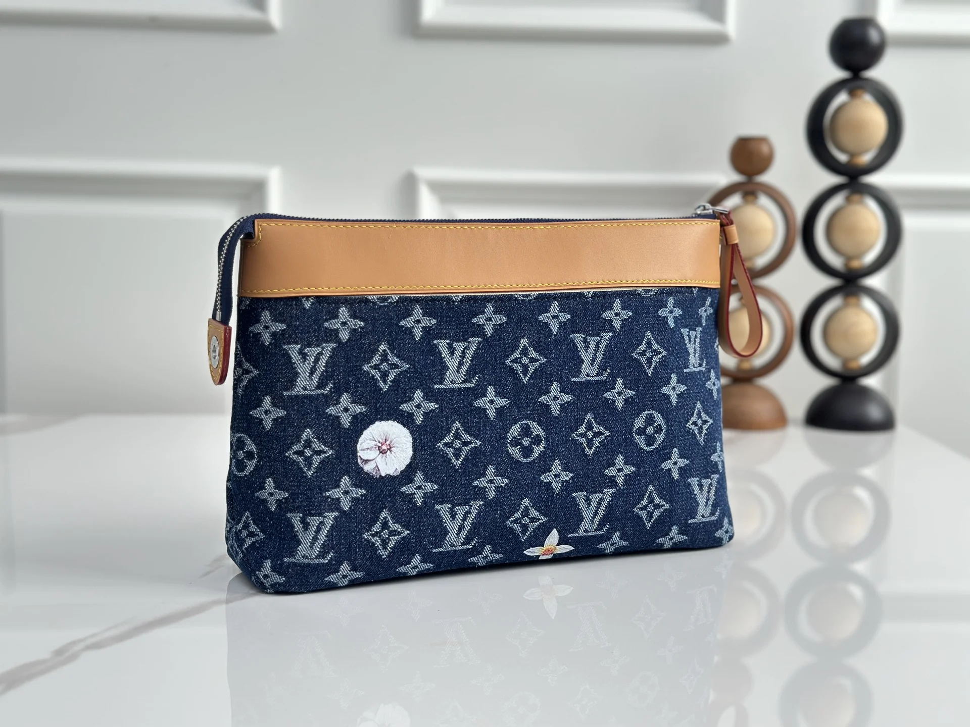 Louis Vuitton M27559 Blue Denim Handbag Women s Clutch - Detail view 3