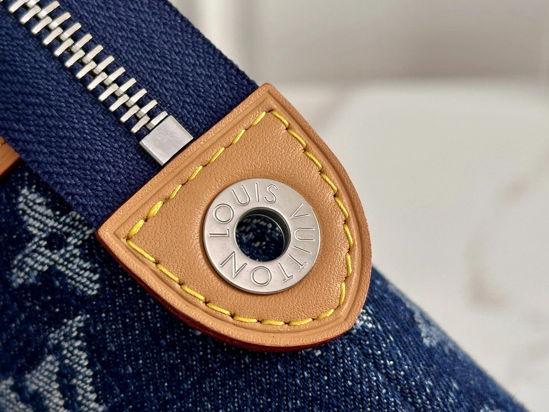 Louis Vuitton M27559 Blue Denim Handbag Women s Clutch - Detail view 6