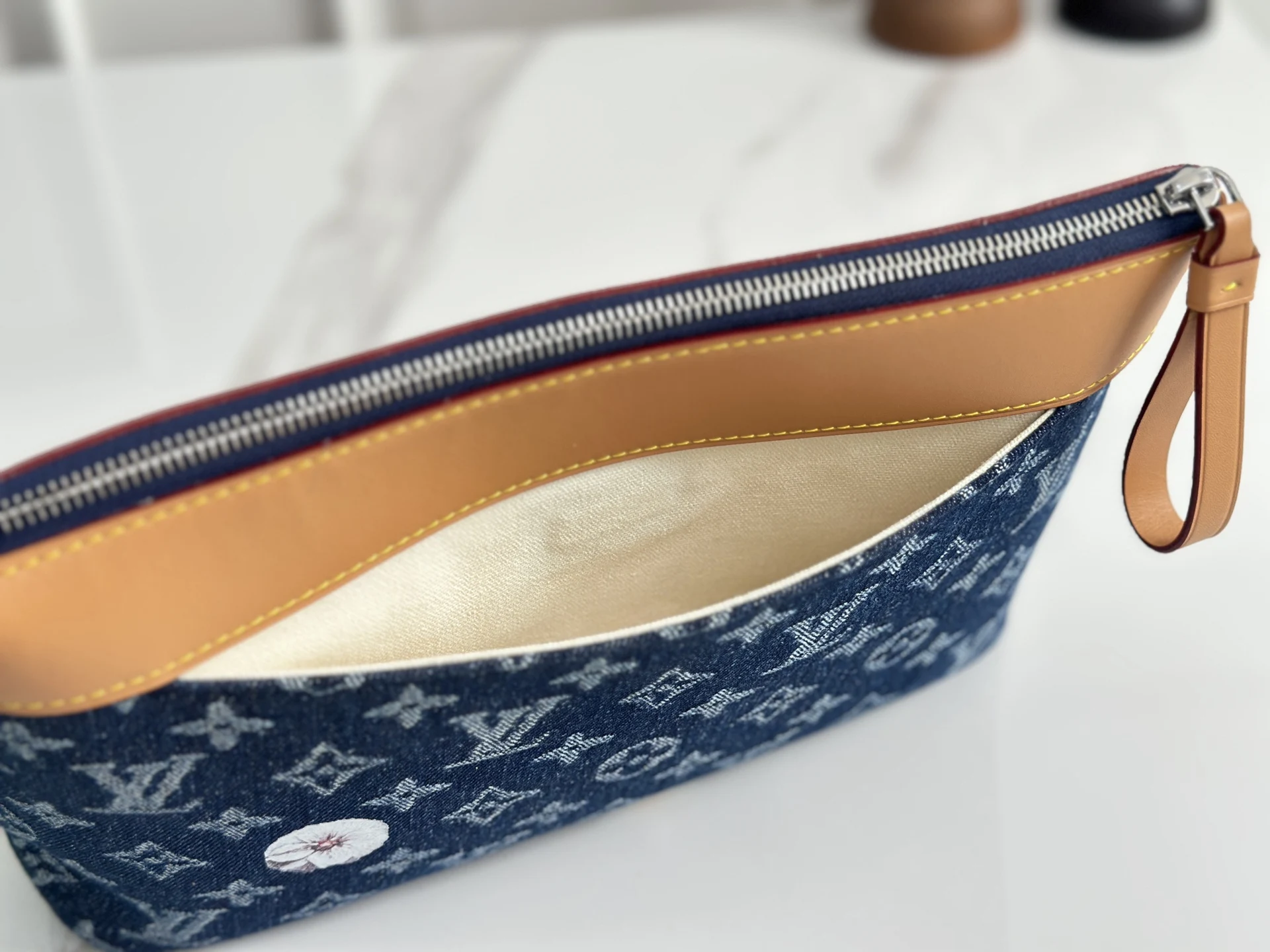 Louis Vuitton M27559 Blue Denim Handbag Women s Clutch - Detail view 7