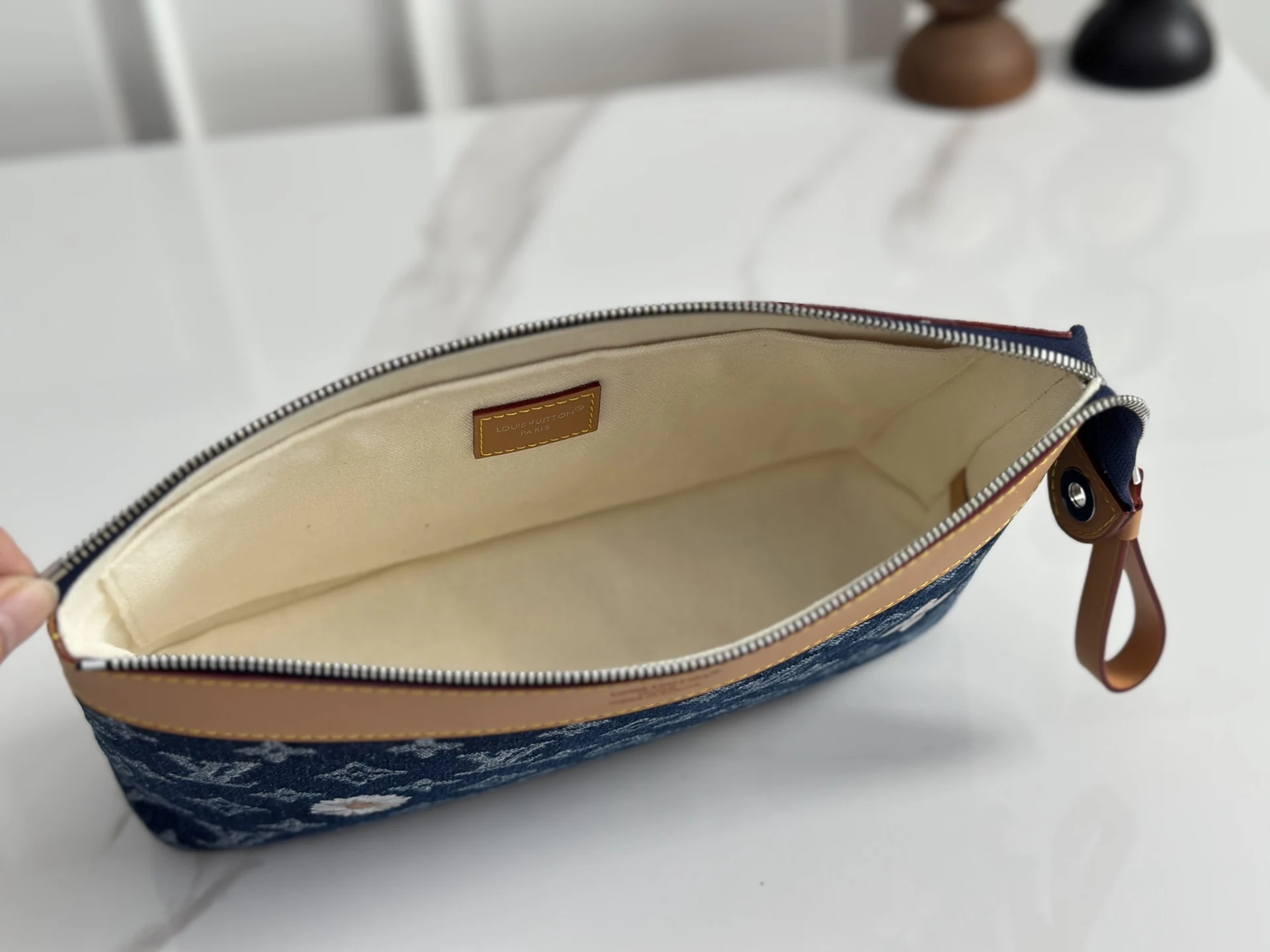 Louis Vuitton M27559 Blue Denim Handbag Women s Clutch - Detail view 8
