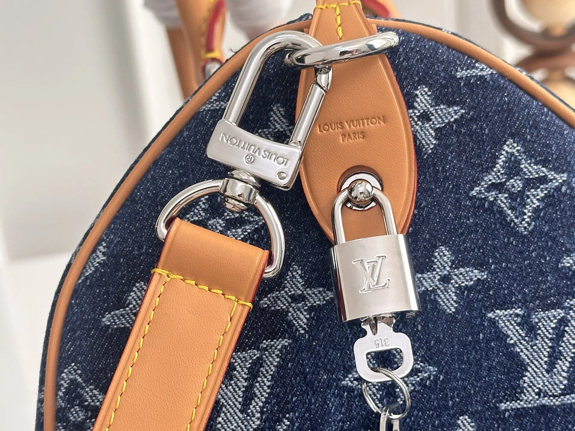 LVM27556 蓝色牛仔肩包 女士斜挎包 - 细节图 6