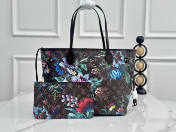 <p> 顶级原单 本款M28918 Neverfull 中号手袋出自 Monogram Eden 系列 为 Monogram Ebene 帆布渲染灵动花卉图案 搭配牛皮革饰边和考究金属件 侧边饰带可调节廓形 成就商务办公或周末休闲佳选 31 x 28 x 14 厘米(长度 x 高 x 宽)</p>