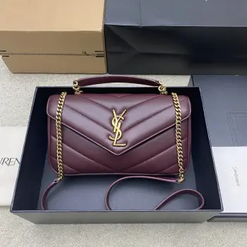 <p>枣红羊皮/金新款LouLou羊皮手感柔柔软软的 配有可拆卸卡包和袖珍化妆镜 搭配滑动式链条 可肩背可斜挎 满足多场合搭配需求 新版羊皮另外做了涂层处理 不仅更耐用 还更有光泽感 显的整个包都格外精致 美丽 </p><p>型号 869461</p><p>尺寸 25x13x6cm</p>