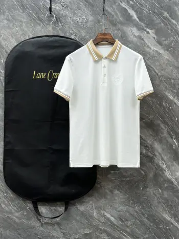 Business casual commuting style, short-sleeved Polo shirt.