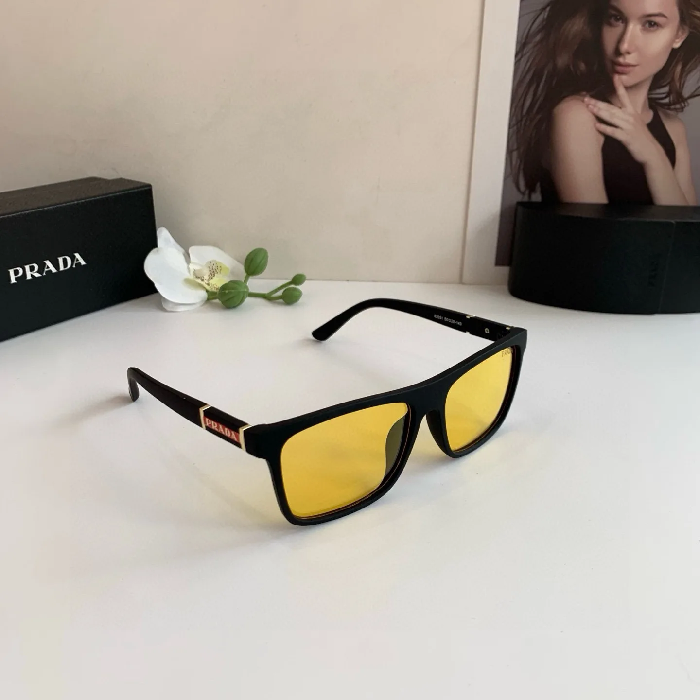 Prada Fashionable men s and women s sunglasses - Detail view 1