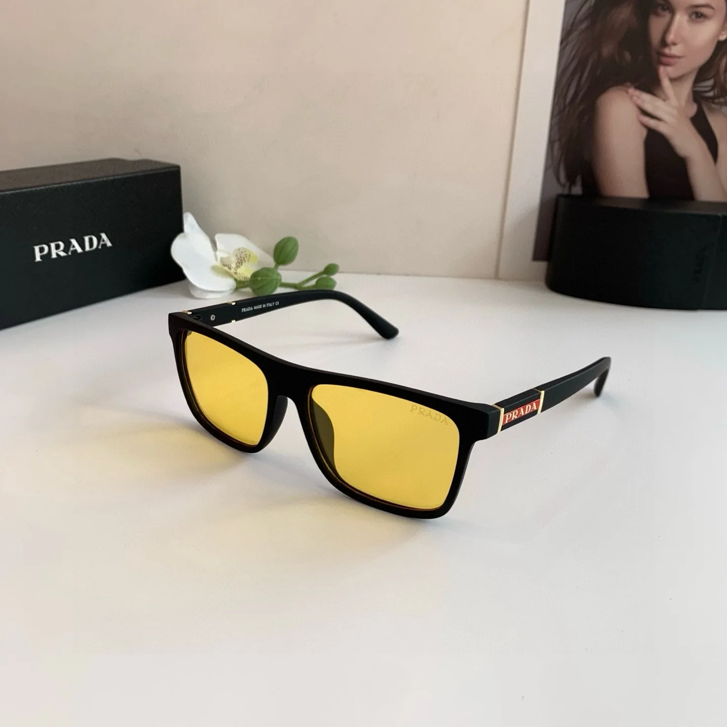 Prada Fashionable men s and women s sunglasses - Detail view 2