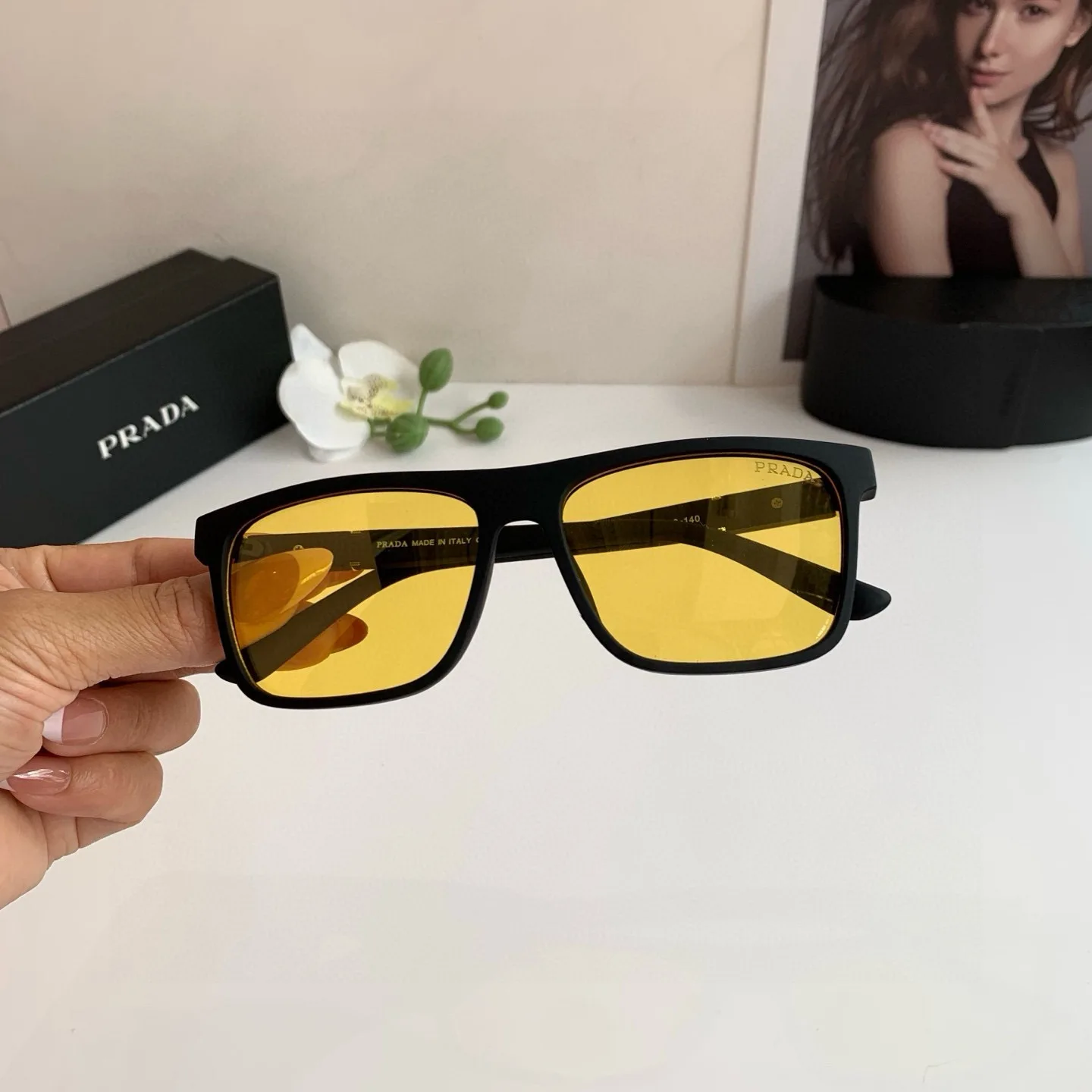 Prada Fashionable men s and women s sunglasses - Detail view 3