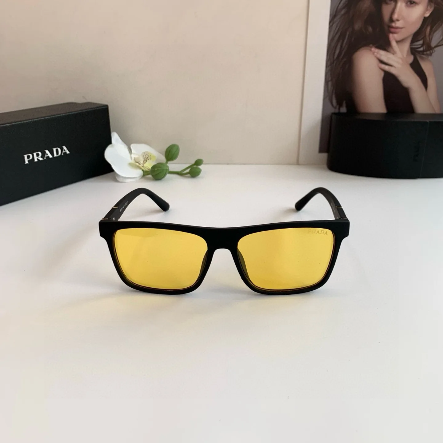 Prada Fashionable men s and women s sunglasses - Detail view 4
