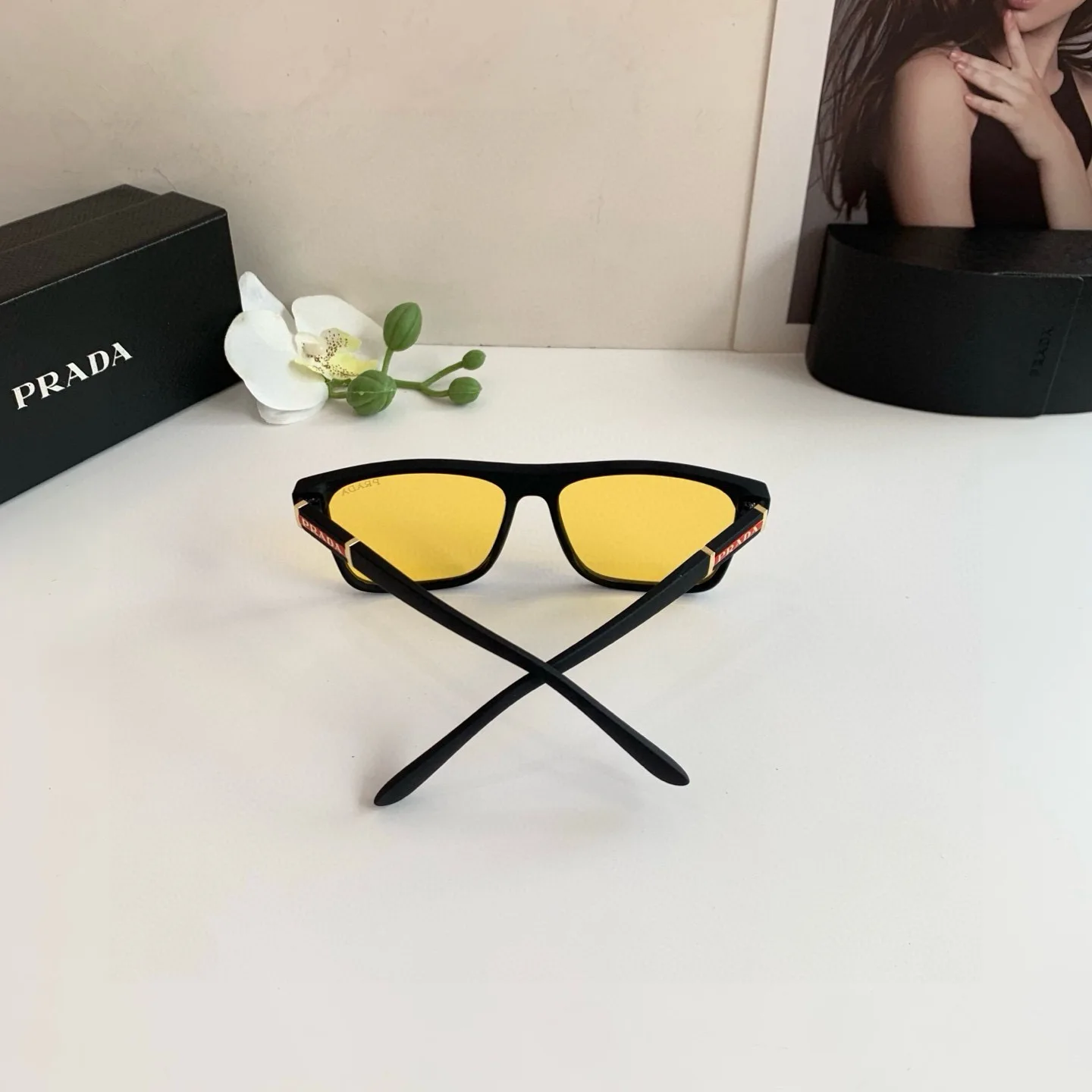 Prada Fashionable men s and women s sunglasses - Detail view 5