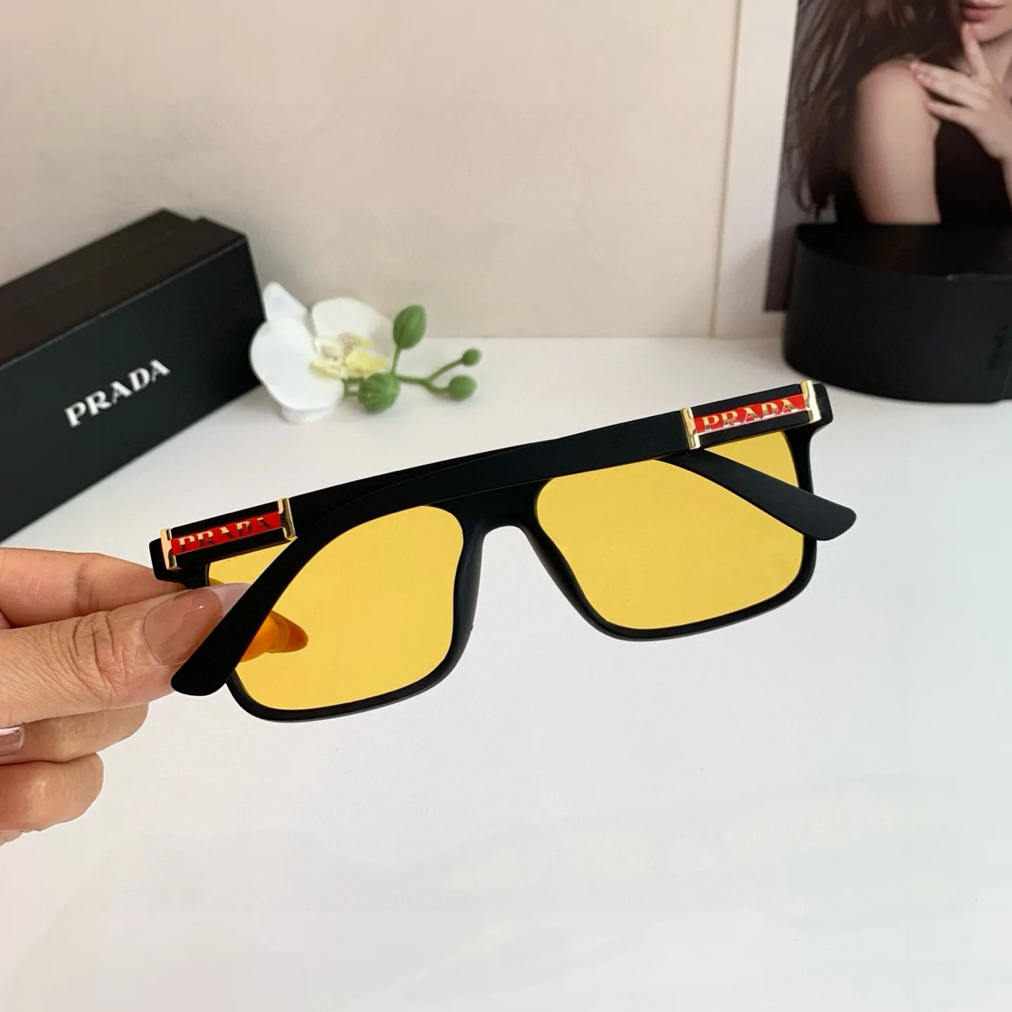 Prada Fashionable men s and women s sunglasses - Detail view 6