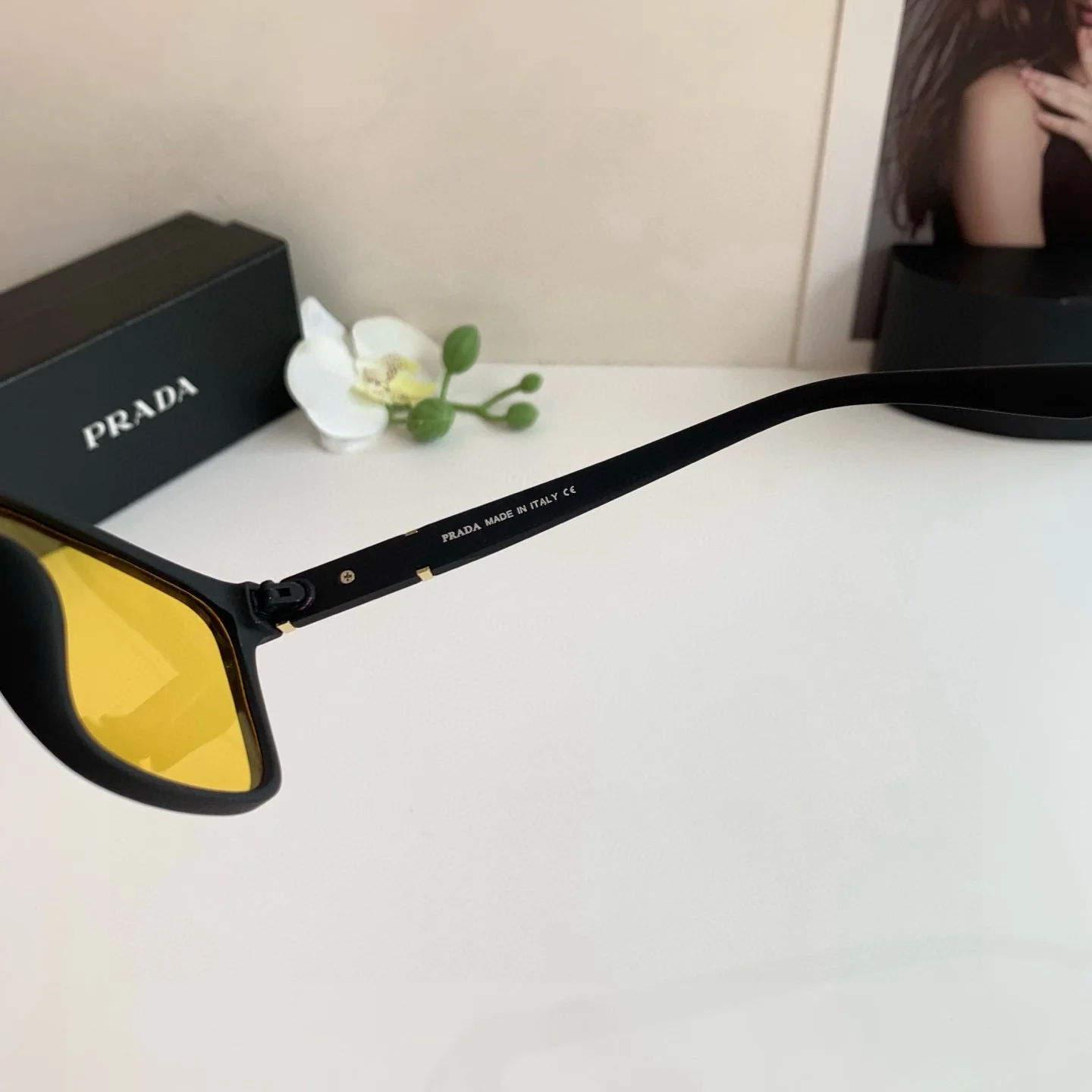 Prada Fashionable men s and women s sunglasses - Detail view 7