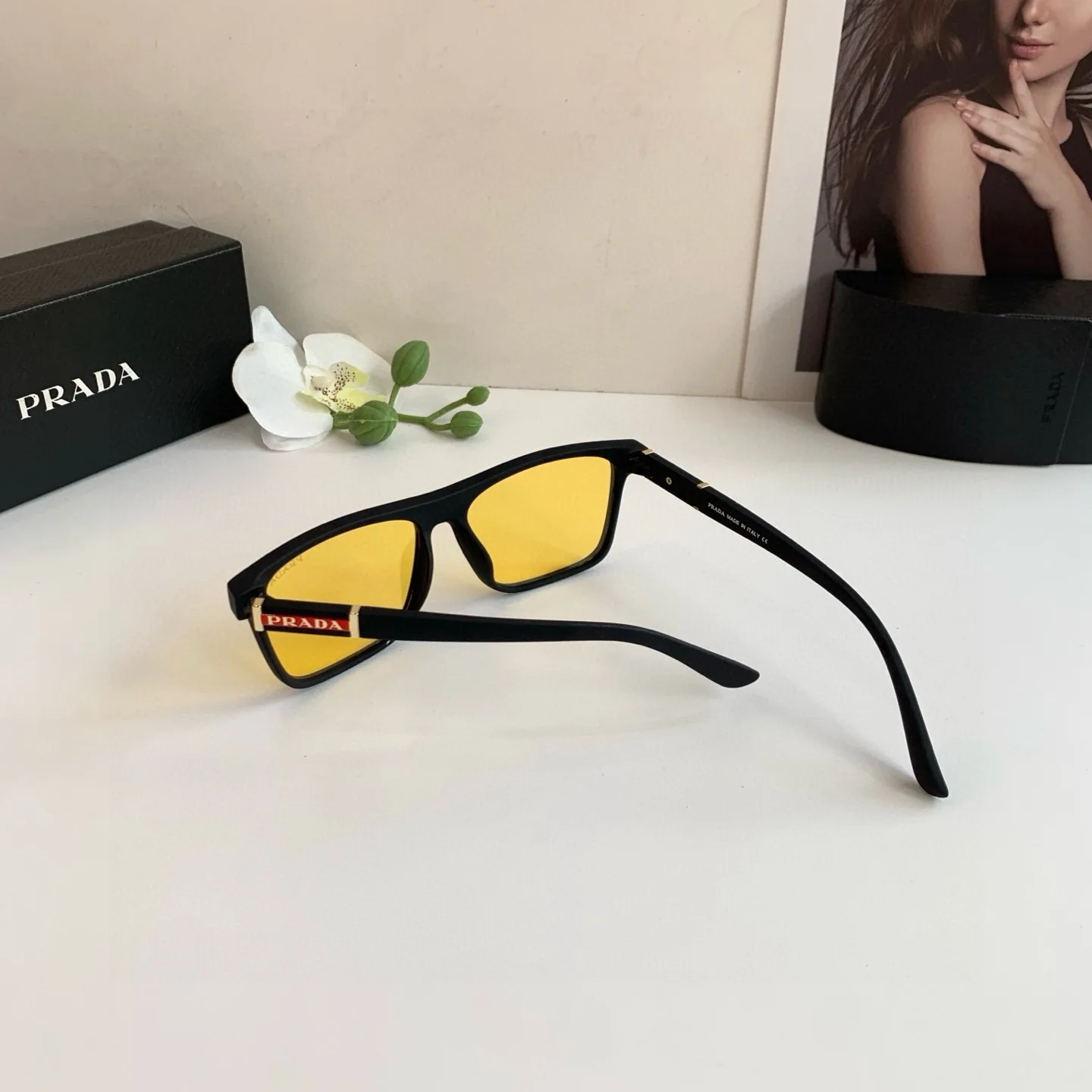Prada Fashionable men s and women s sunglasses - Detail view 8