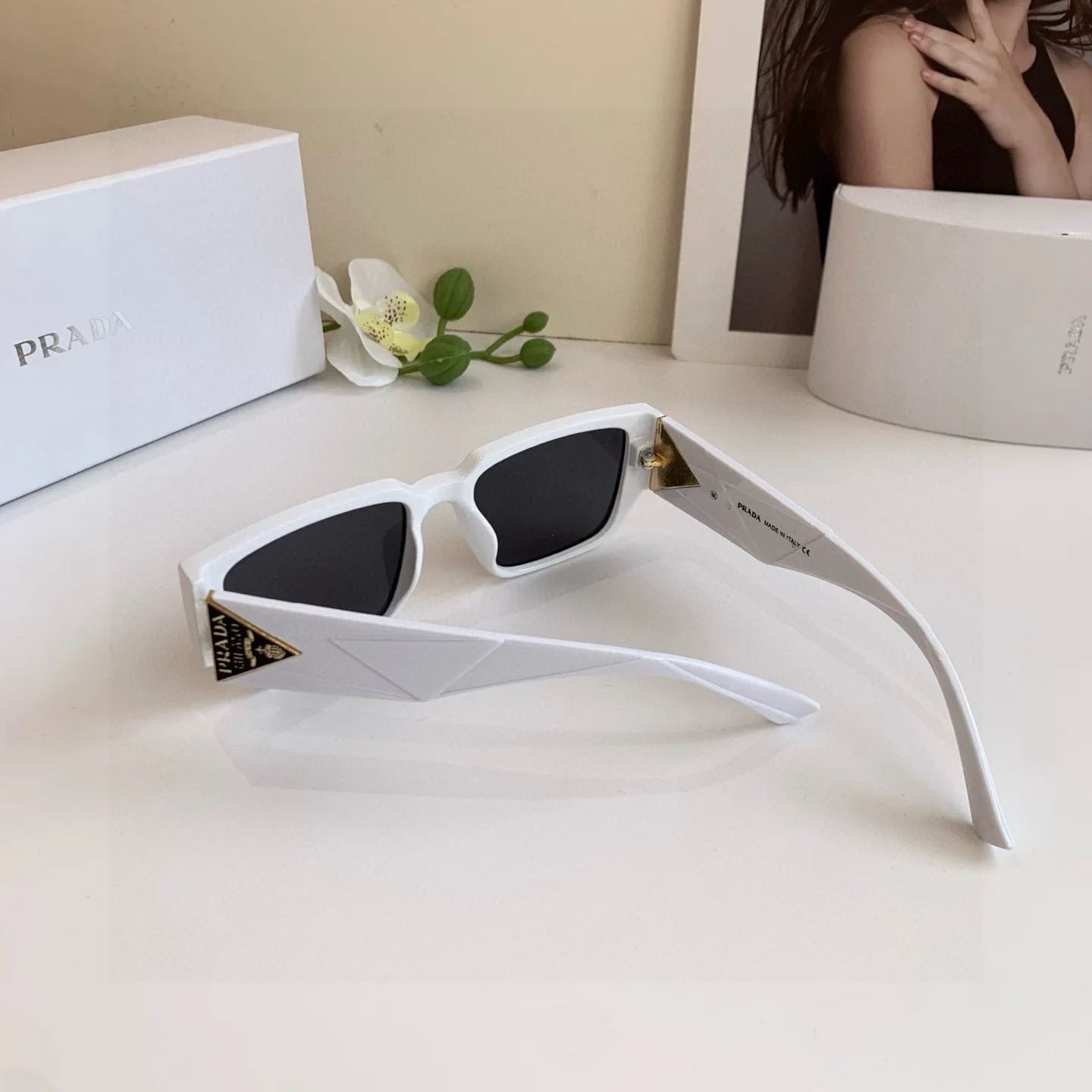 Prada Fashionable men s and women s sunglasses - Detail view 6