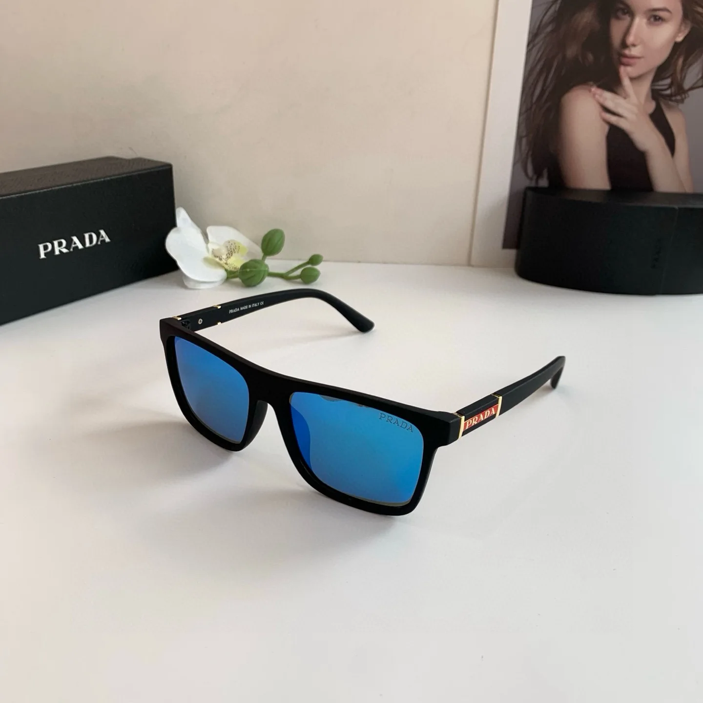 Prada Fashionable men s and women s sunglasses - Detail view 2