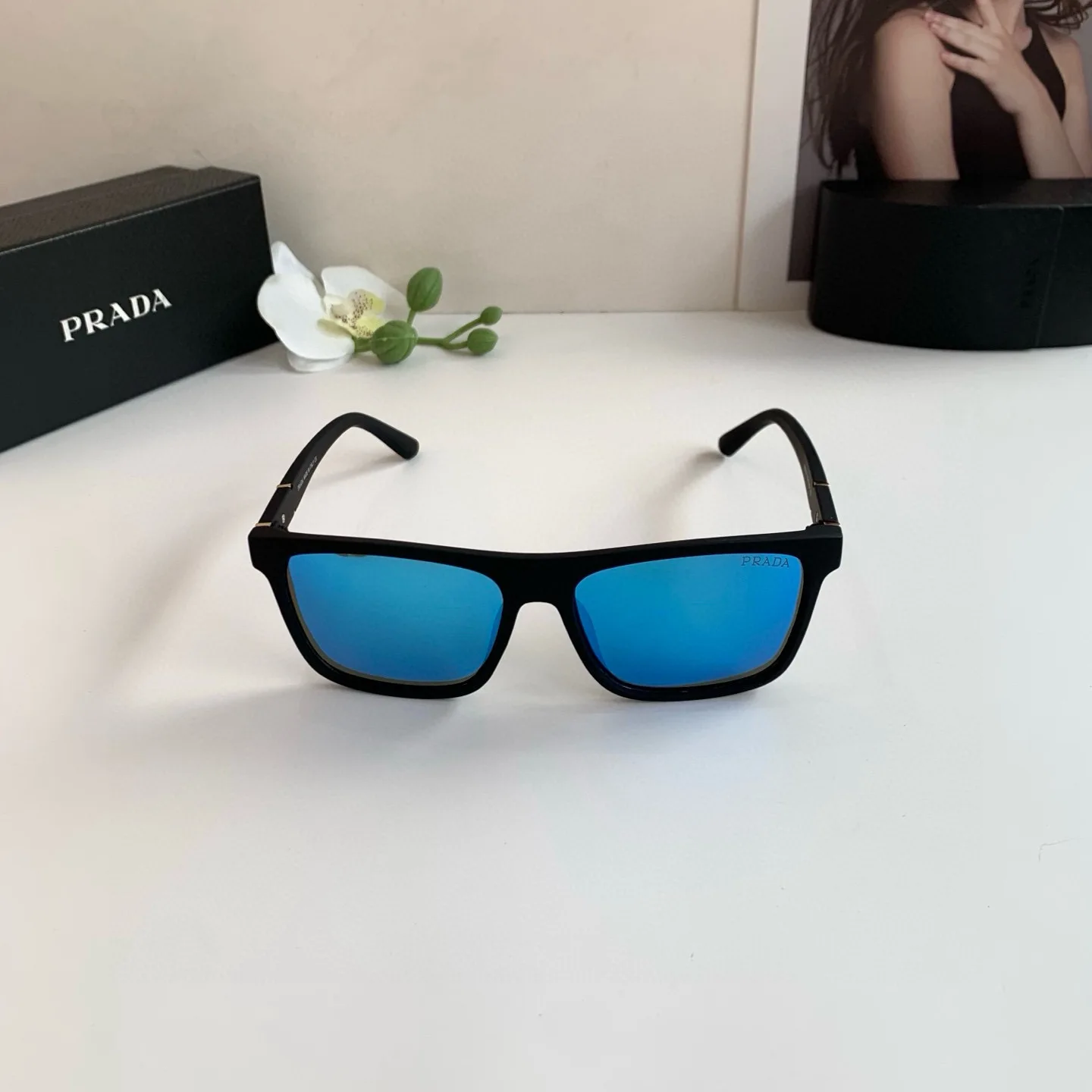 Prada Fashionable men s and women s sunglasses - Detail view 4