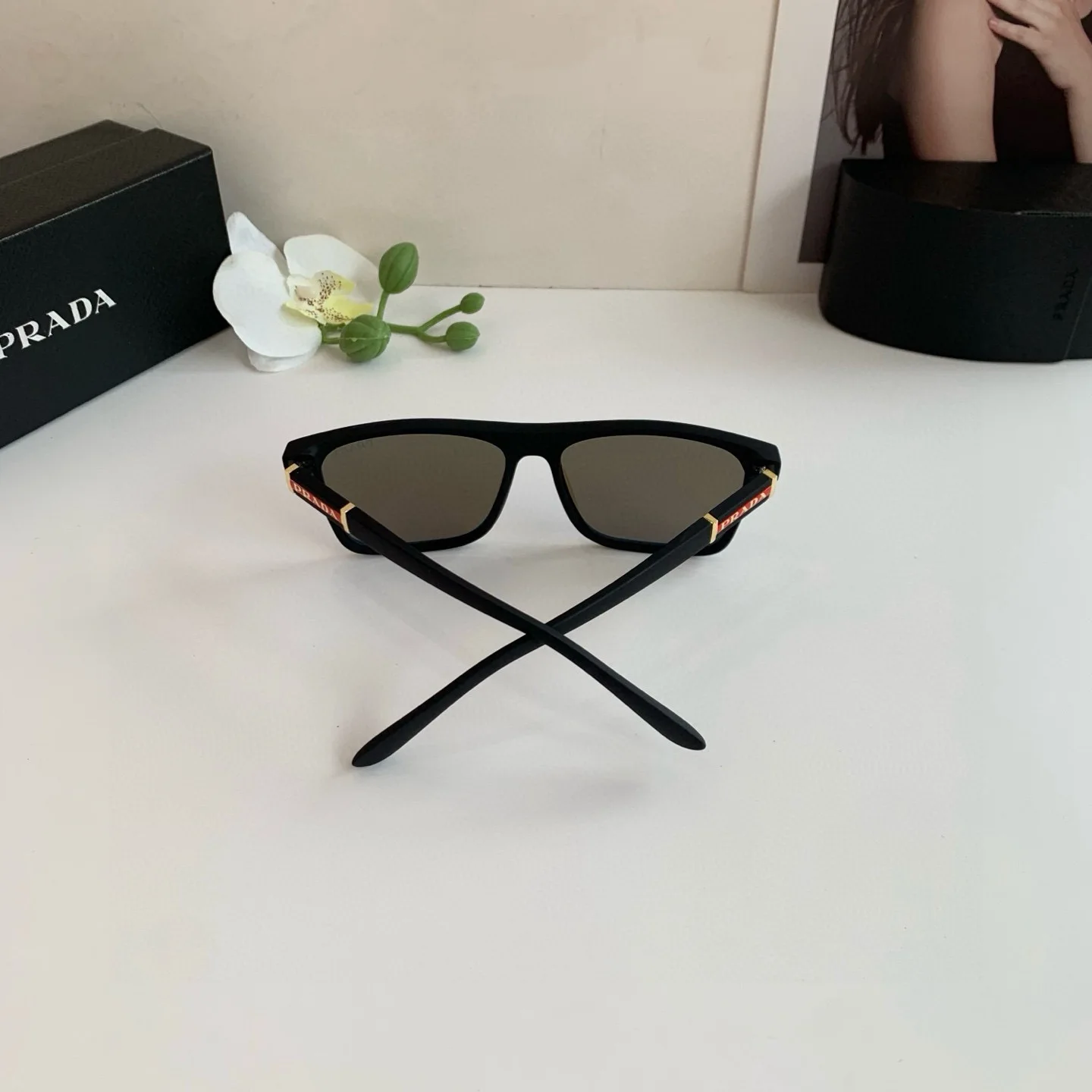 Prada Fashionable men s and women s sunglasses - Detail view 5