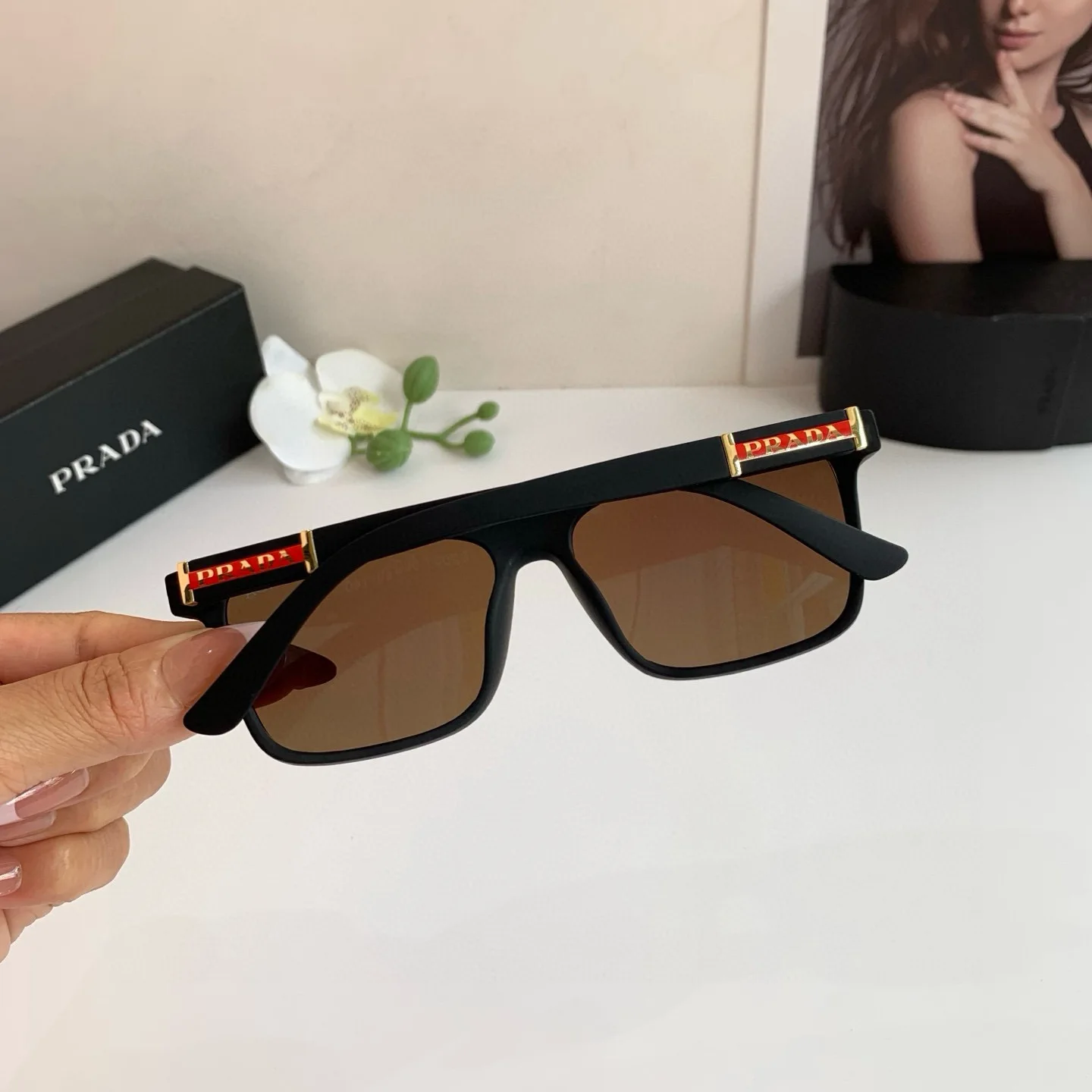 Prada Fashionable men s and women s sunglasses - Detail view 6