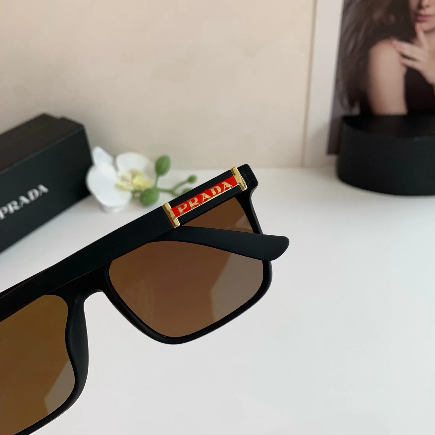 Prada Fashionable men s and women s sunglasses - Detail view 7