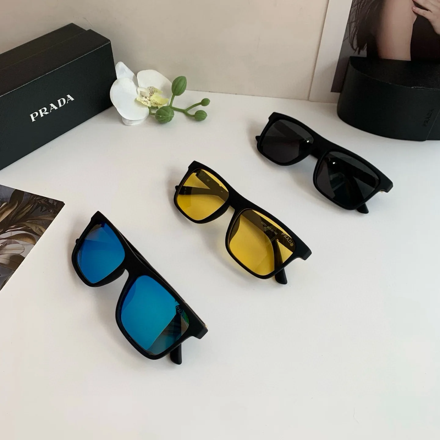 Prada Fashionable men s and women s sunglasses - Detail view 9