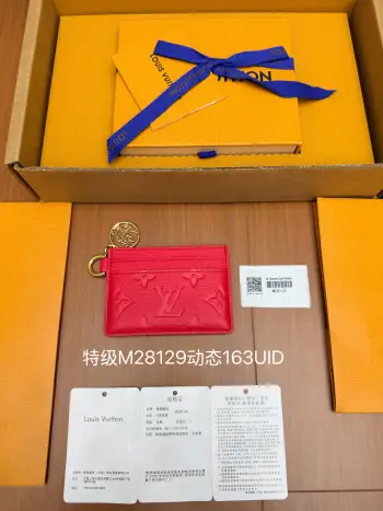 <p>重磅大福利最新推出全钢钱夹系列 特级M28129 回馈新老客户163动态UID 变码芯片. 尺寸 10.2x0.3x7.3厘米 礼品盒 礼品袋 外纸箱 . 可自取 </p>