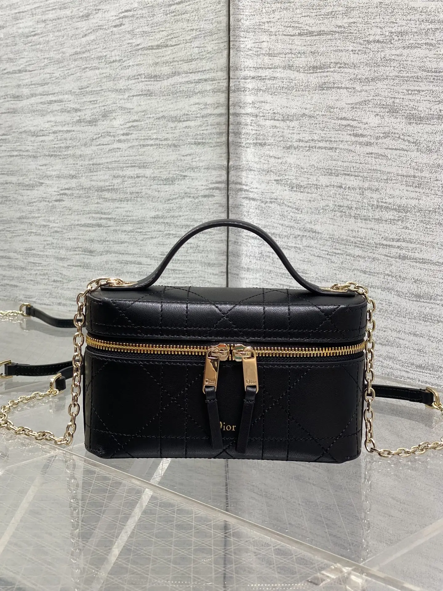 Dior Chip makeup bag women s crossbody bag - Detail view 1