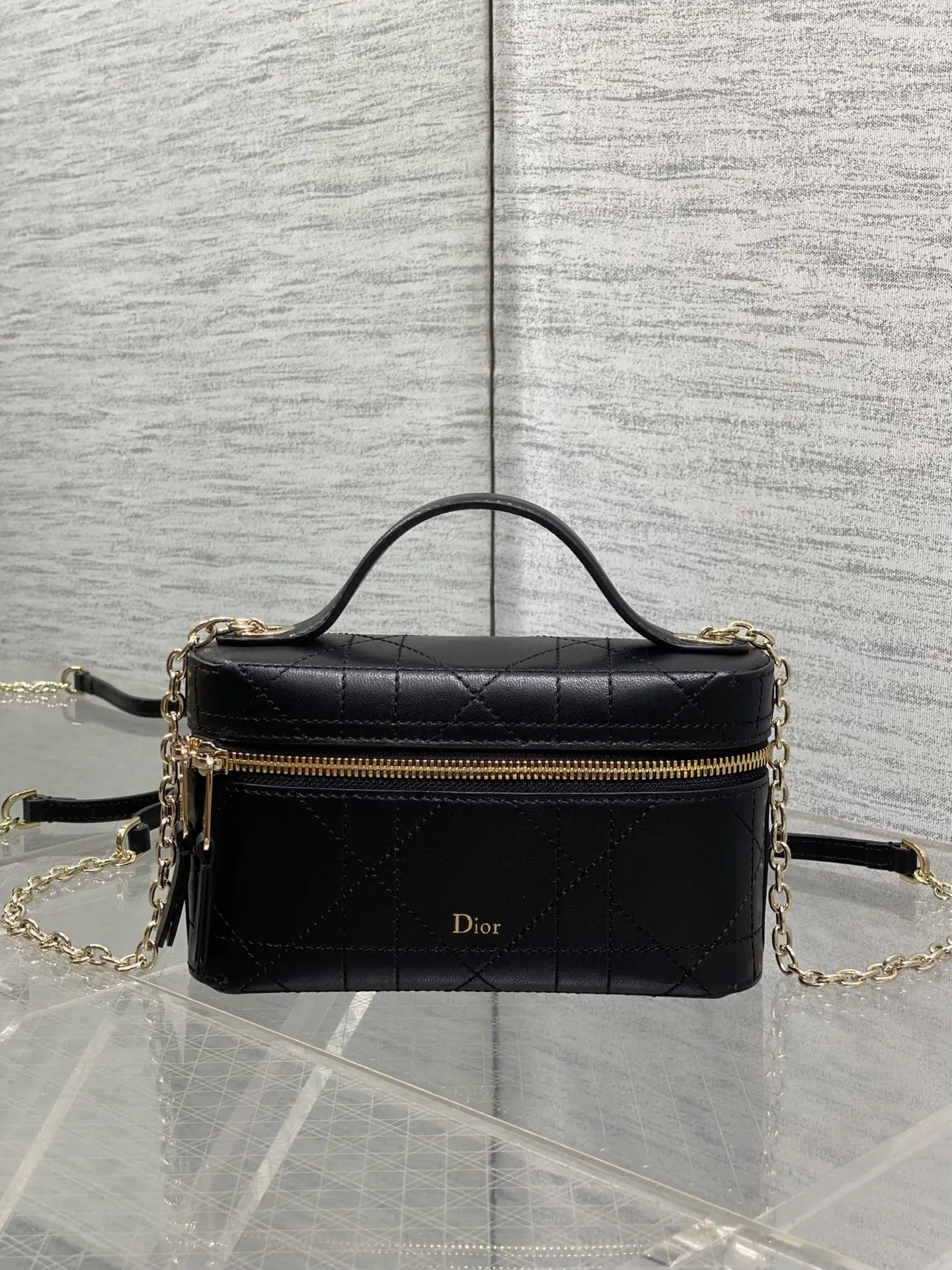 Dior Chip makeup bag women s crossbody bag - Detail view 2