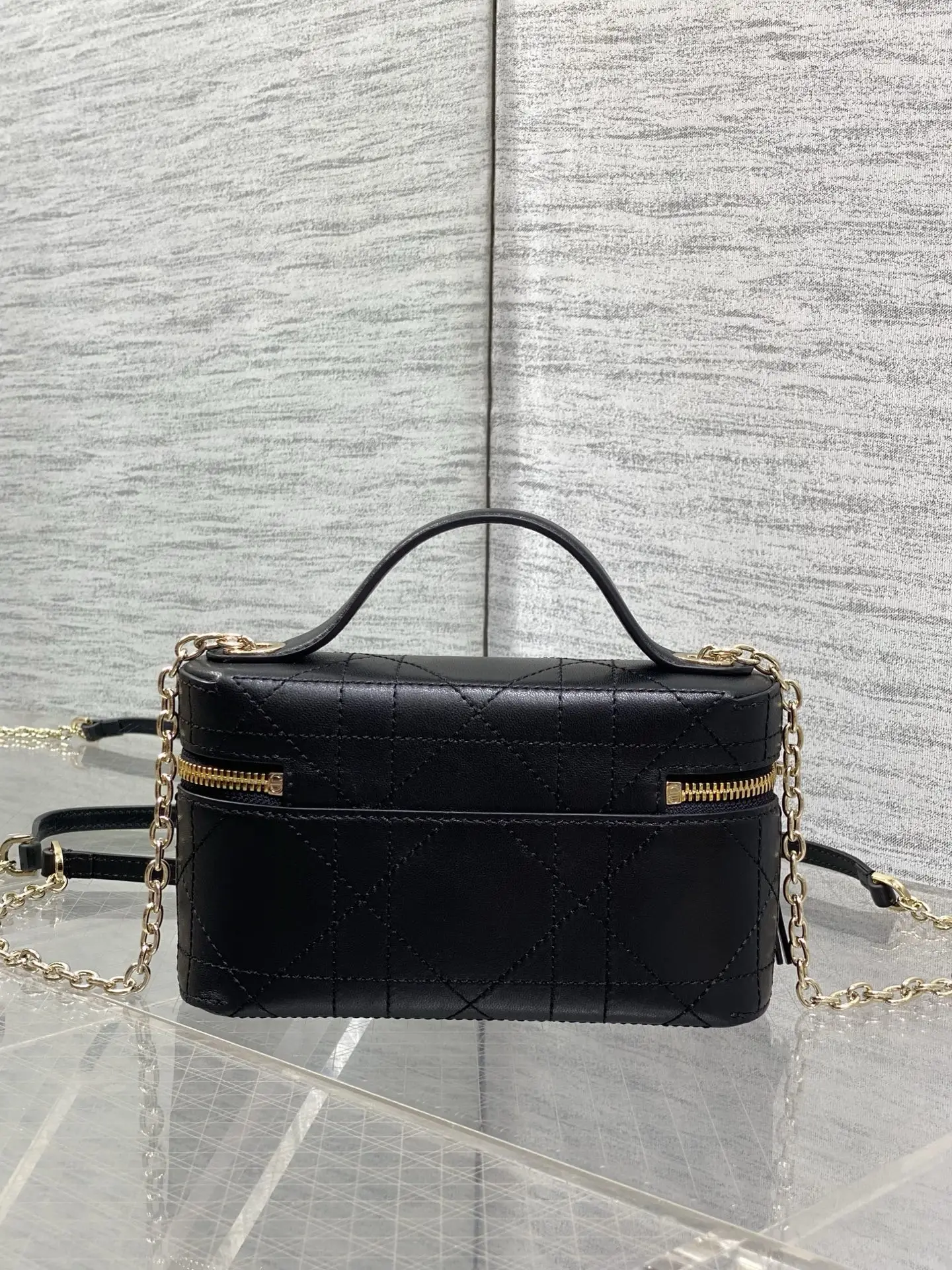 Dior Chip makeup bag women s crossbody bag - Detail view 5